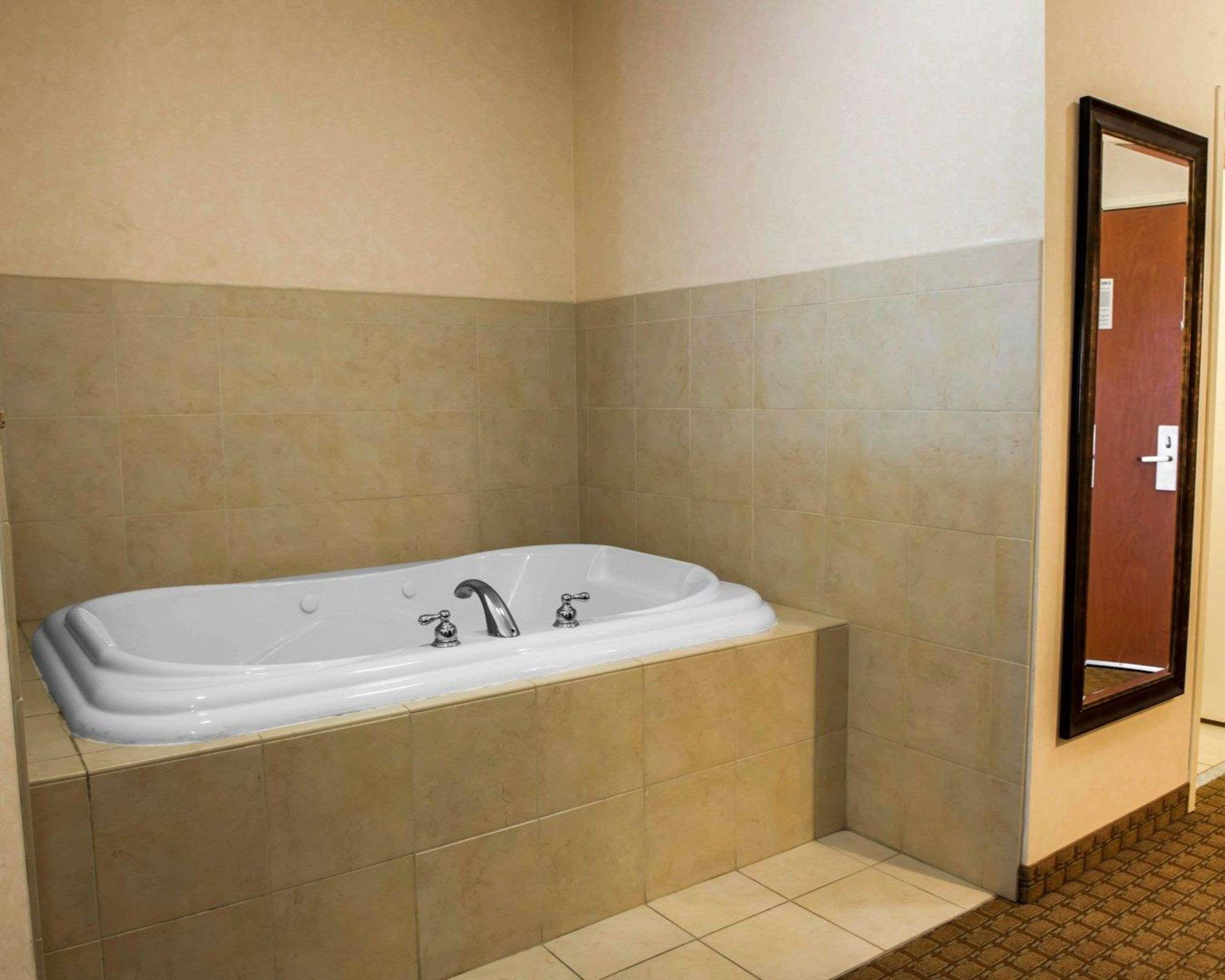 Comfort Suites Southport Extérieur photo